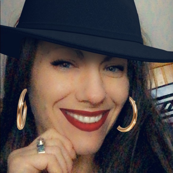 Meet your Posher, Carrie - Picture 12 of 16